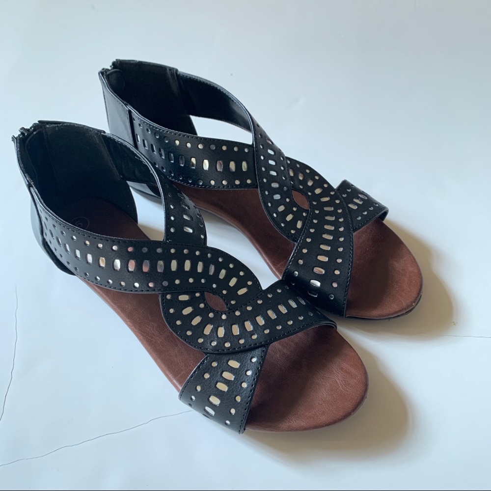 Like New Xhilaration Black Sandals Gladiator Girl’s Size 2